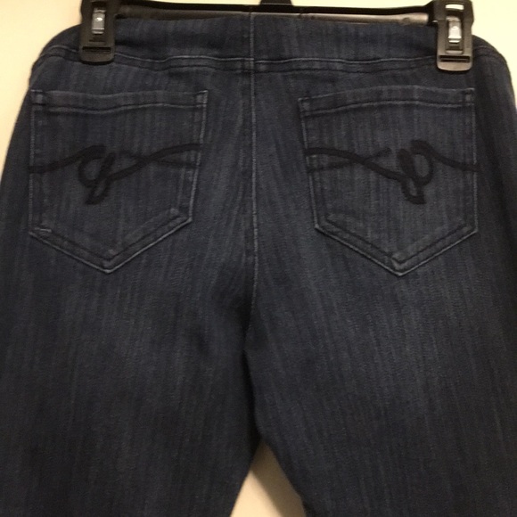 Maternity jeans by Motherhood Maternity NWOT - Picture 3 of 4